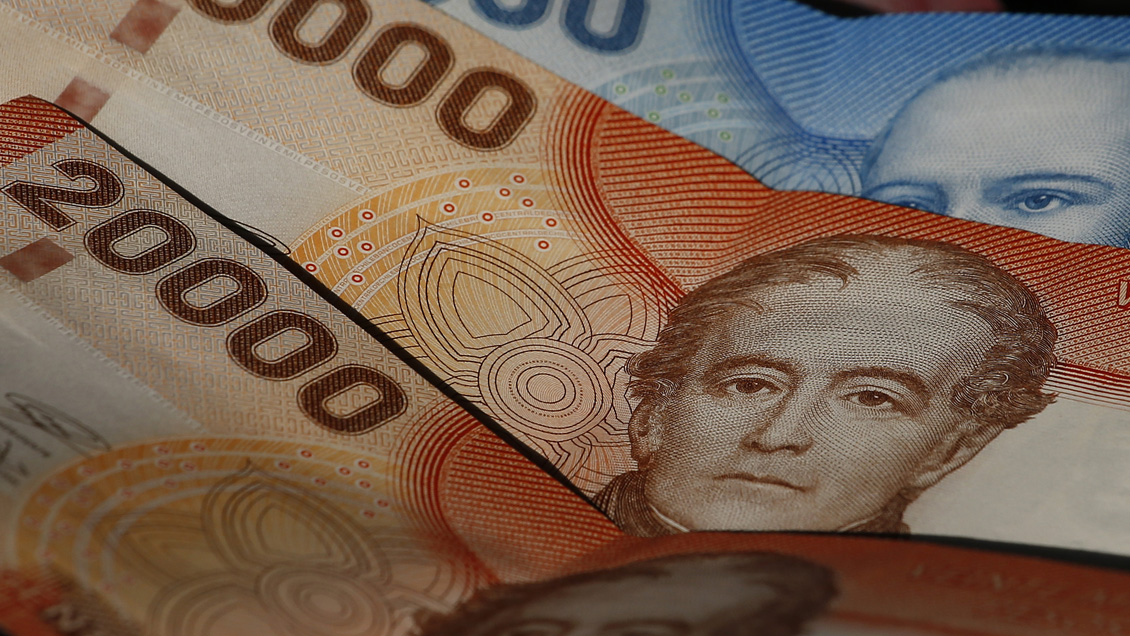 Estudio: En Chile los más ricos pagan el 6% de sus ingresos en impuestos, aunque debe ser el 35%