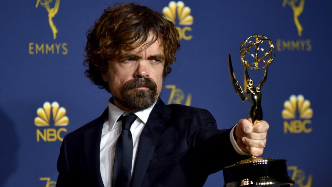 Peter Dinklage destroza al remake de “Blanca Nieves y los siete enanos”