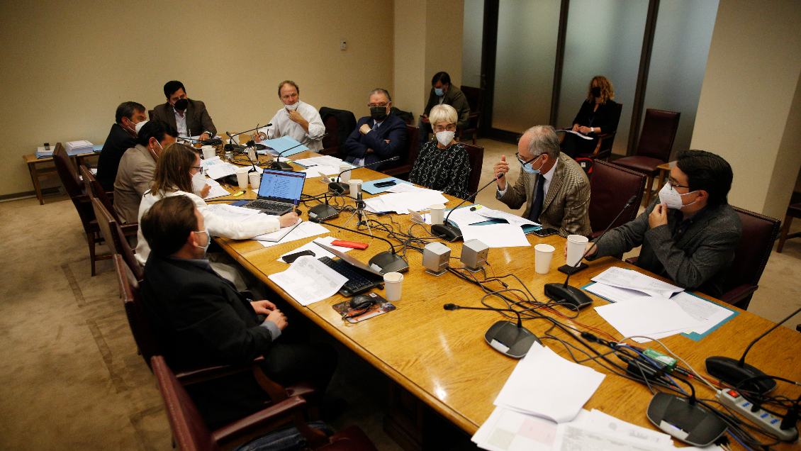 Sin avances, la Comisión de Constitución del Senado continúa discutiendo el proyecto de amnistía