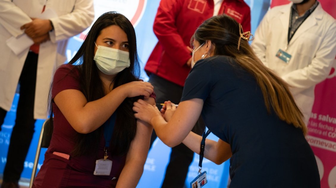 Ñuble: Más de mil funcionarios de salud dan el vamos a cuarta dosis de vacuna