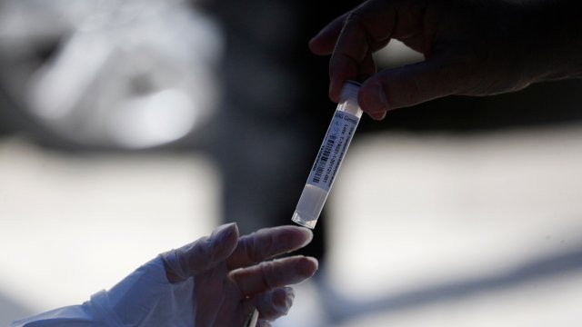 Infectóloga llamó a testearse ante el más mínimo síntoma para frenar el avance de ómicron