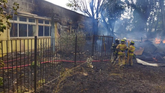 Incendio destruyó vieja casona que pertenece a un liceo en Temuco