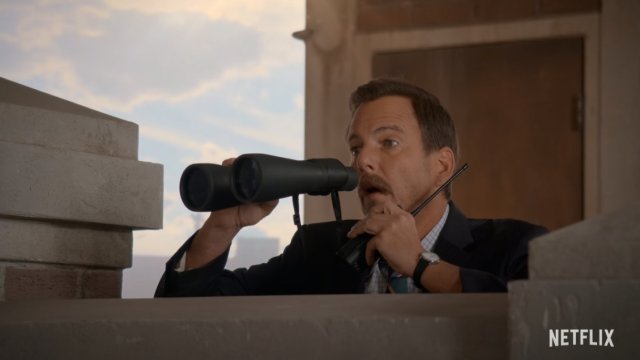 Improvisada y sin guiones: Así es la nueva comedia “Murderville”