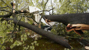 7 heridos en tornado de Arkansas a medida que las tormentas avanzan hacia el sur profundo