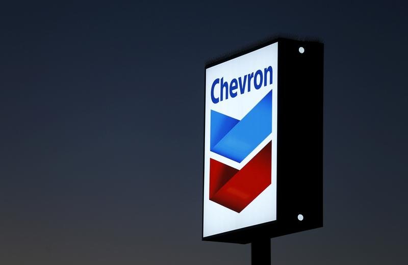 Estados Unidos podría aliviar las sanciones a Venezuela y permitir que Chevron bombee petróleo