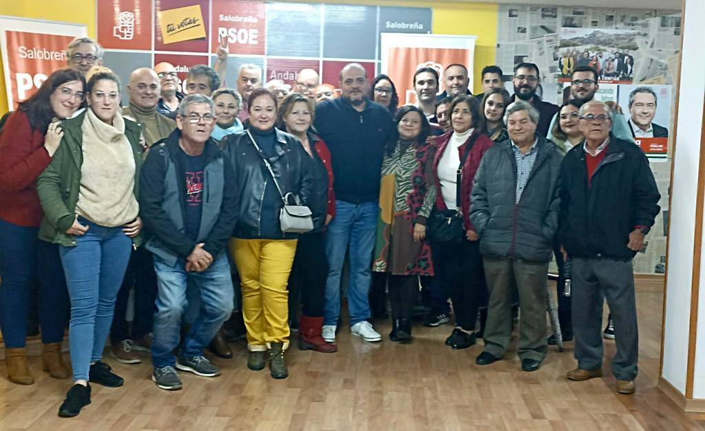 Foto de la militancia tras los votos. /IDEAL