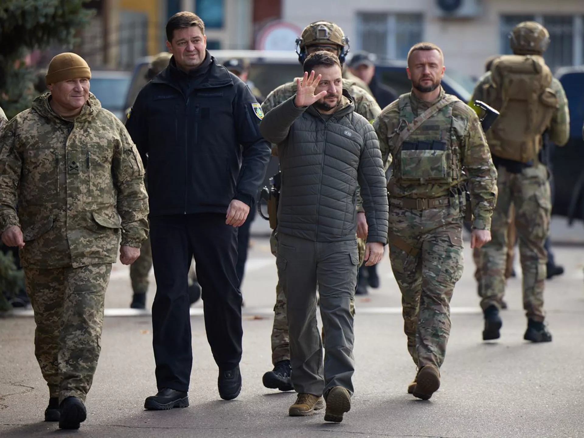 El Presidente Zelensky Se Reúne Con Soldados Ucranianos En El Frente En Donbas, Kharkiv