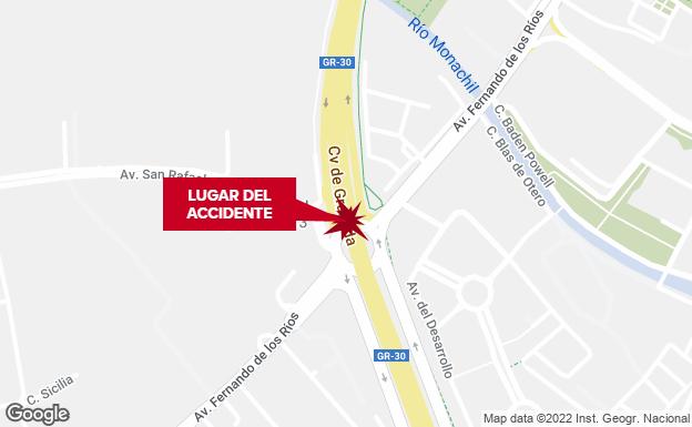 Una furgoneta ardiendo provoca atascos en la Circunvalación