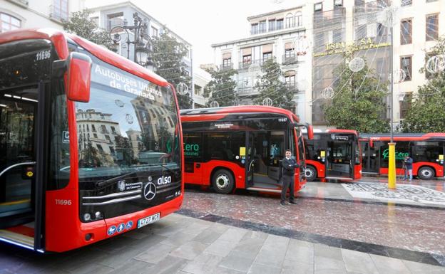 Presentación en la plaza del Carmen de los nuevos autobuses eléctricos/RAMÓN L. PÉREZ