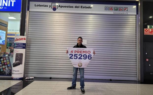 Administración de lotería del centro comercial Nevada. /IDEAL