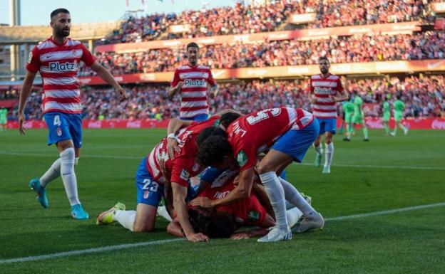 Celebración del gol contra el Athletic en Los Cármenes de la pasada temporada. /ALFREDO AGUILAR