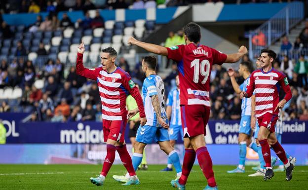 Callejón celebra el tanto del empate. /FERMÍN RODRÍGUEZ