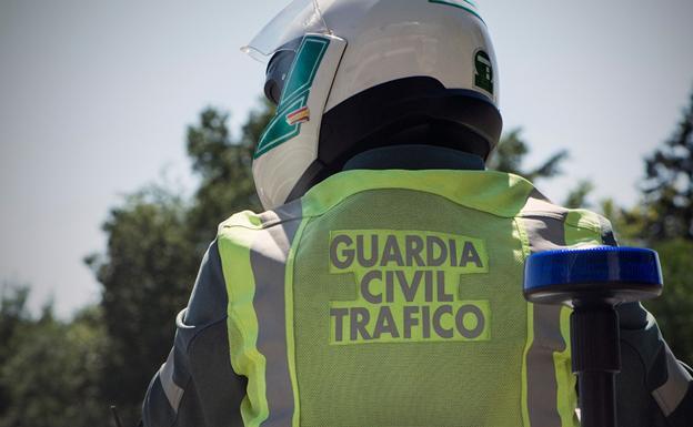 Cinco heridos tras salirse su vehículo de la vía y caer por un barranco en Íllora
