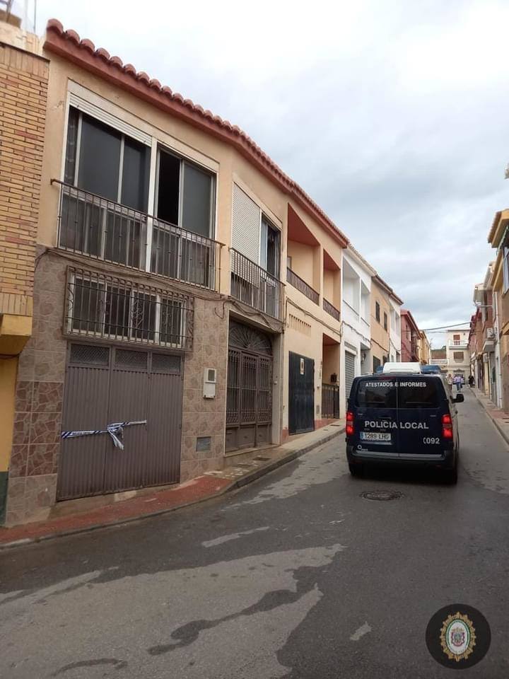 El inmueble de la calle Francisco Suárez de Motril donde tuvo lugar el incendio. /Policía local de motril