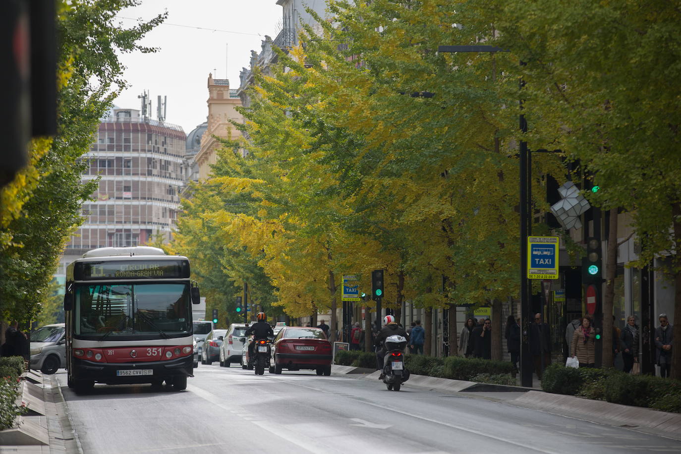 Los semáforos de Gran Vía están entre los que van a modificarse para instalar el nuevo sistema./ALFREDO AGUILAR