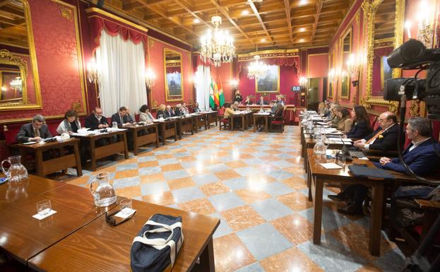 Sesión plenaria celebrada este viernes en el Ayuntamiento./ALFREDO AGUILAR