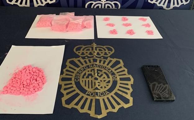 Pastillas y anfetaminas incautadas en la estación de autobuses de Granada/IDEAL