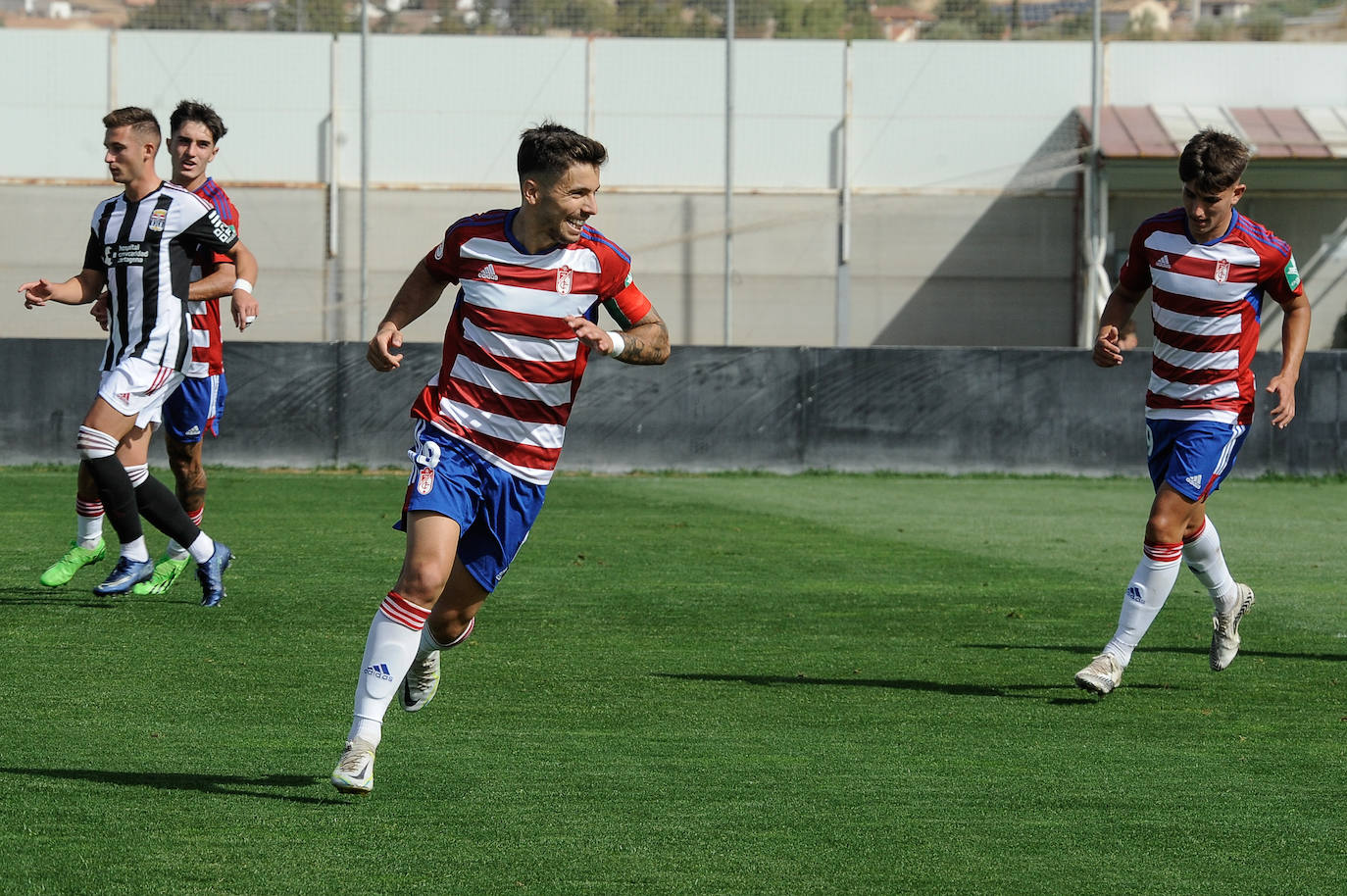 Solar celebra un tanto en la Ciudad Deportiva. /baidomero