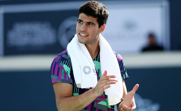 Carlos Alcaraz, en el torneo que jugó en Abu Dhabi en diciiembre./s. Kumar / reuters