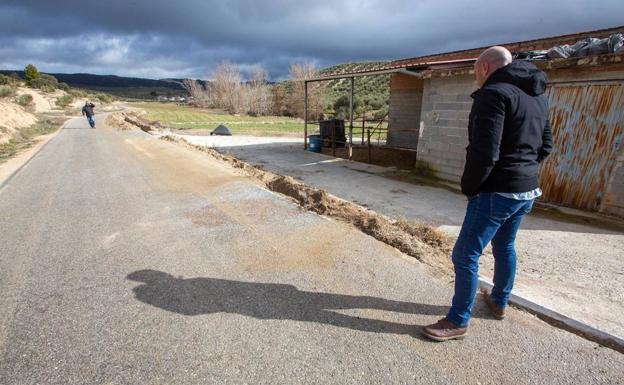 Lugar donde cayó abatida la víctima tras recibir tres disparos en una zona conocida como el Salaíllo de Jayena. /alfredo aguilar