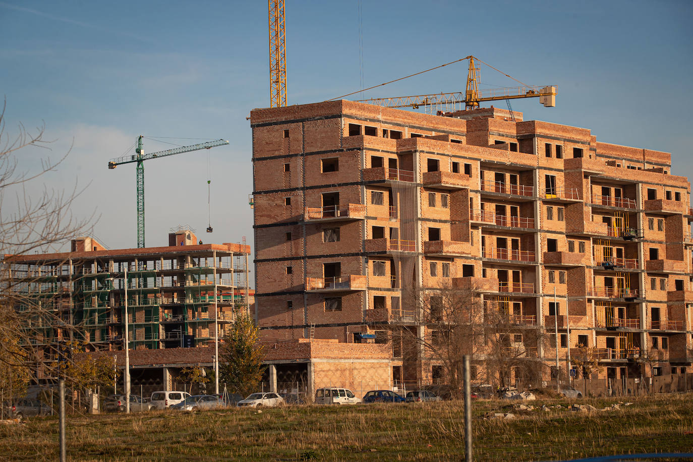 Pisos en construcción en la zona de la Chana. /PEPE MARÍN