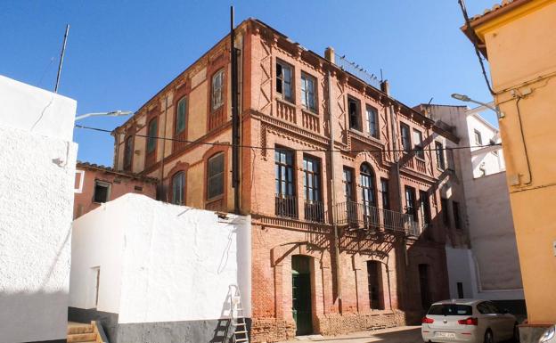 La oposición de Guadix pide que se paralice la licencia de demolición del edificio de la Estación