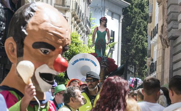 Los granadinos siempre critican el estilismo de la tarasca, por muy guapa que vaya. /IDEAL