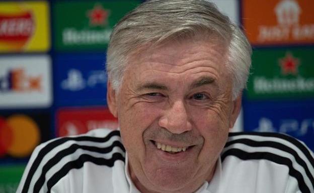 Carlo Ancelotti, durante la rueda de prensa./Peter Powell (Efe)