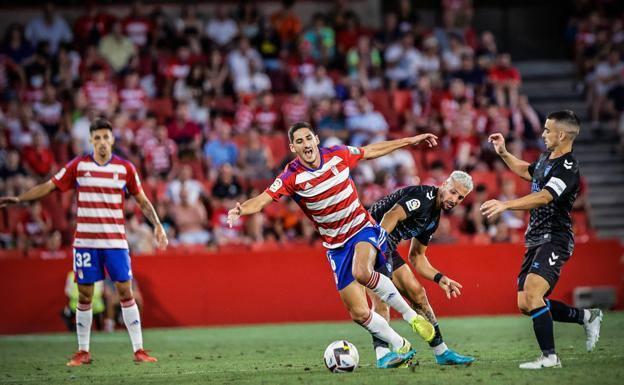 Visita del Málaga al Trofeo Los Cármenes, que ganó, el pasado verano. /RAMÓN L. PÉREZ