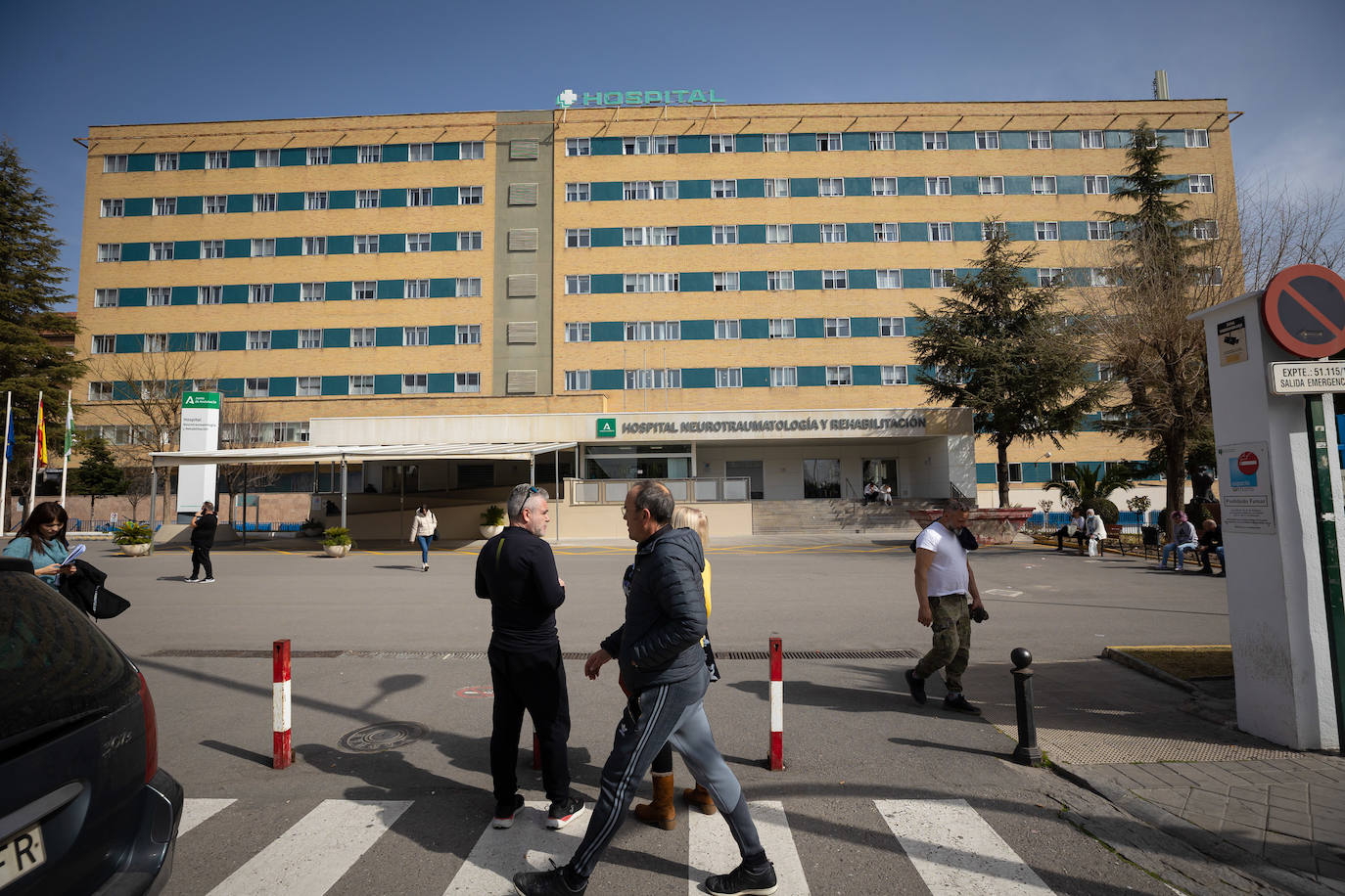 El herido permanece ingresado en la UCI del hospital de Traumatología. /pepe marín